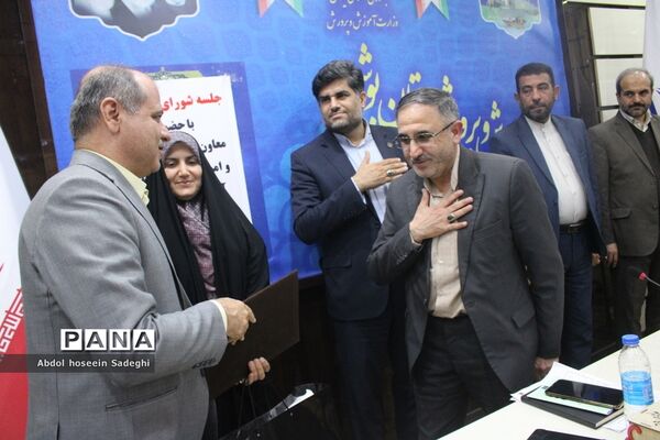 جلسه شورای معاونان اداره‌کل آموزش و پرورش استان بوشهر با حضور معاون حقوقی و امور مجلس وزارت آموزش و پرورش