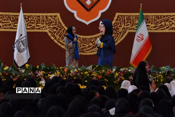 حضور دختران دانش‌آموزدر جشن‌های اعیاد شعبانیه