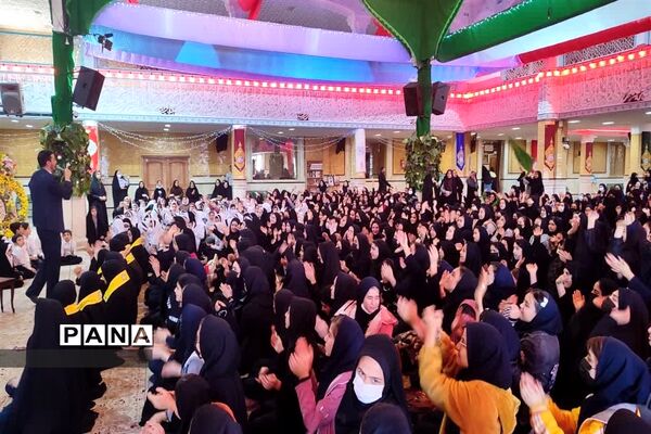 حضور دختران دانش‌آموزدر جشن‌های اعیاد شعبانیه
