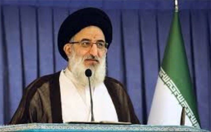آیت‌الله حسینی همدانی: دشمن به‌دنبال بی‌تفاوت ساختن مردم نسبت به ارزش‌های دینی و انقلابی است