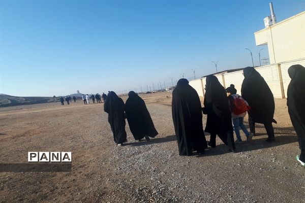 کوهپیمایی مربیان ومعاونان پرورشی به‌مناسبت هفته تربیت اسلامی در ابرکوه