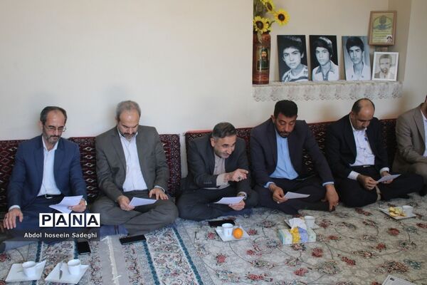 دیدار معاون وزیر آموزش و پرورش با خانواده شهید لک