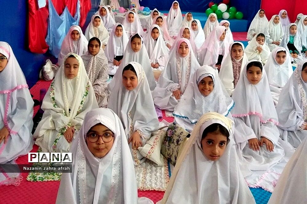 اولین‌ نماز‌های جماعت دانش‌آموزان نومکلف دبستان اندیشه رودهن