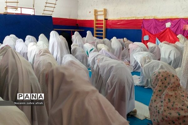 اولین‌ نماز‌های جماعت دانش‌آموزان نومکلف دبستان اندیشه رودهن