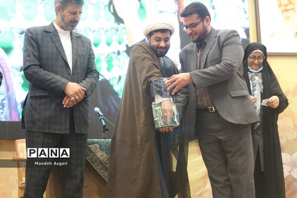 اعطای 30 کمک هزینه سفر کربلا به مربیان پرورشی قم