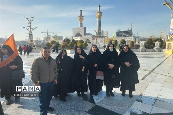 حضور دانش‌آموزان زیارت اولی یزدی در صحن و بارگاه علی ابن موسی الرضا (ع)