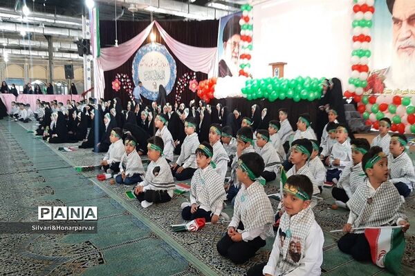 همایش  دهه نودی‌ها و همخوانی سرود سلام فرمانده ۲در جهرم