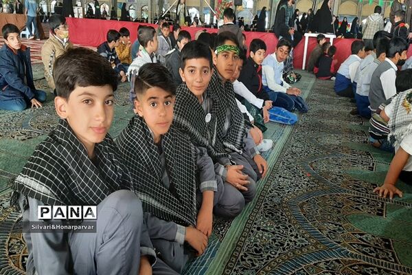 همایش  دهه نودی‌ها و همخوانی سرود سلام فرمانده ۲در جهرم