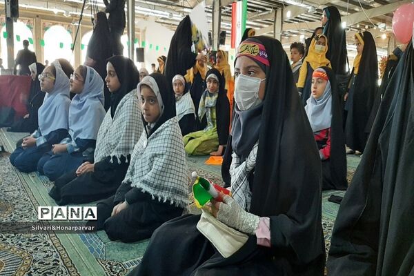 همایش  دهه نودی‌ها و همخوانی سرود سلام فرمانده ۲در جهرم
