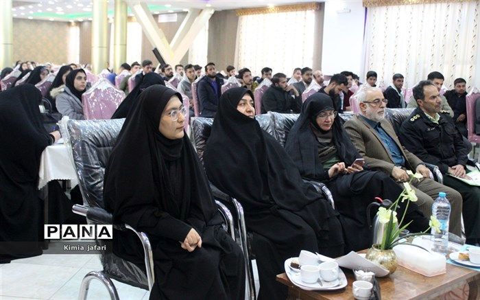 برگزاری کارگاه توانمند سازی و آموزش ارتباط موثر و مهارت‌های کلامی در کاشمر