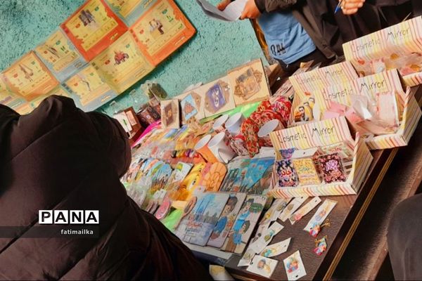 تقدیر از فرهنگیان منتخب و دانش‌آموز برگزیده‌ در شهرستان فیروزکوه