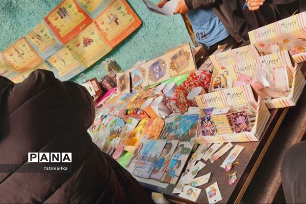 تقدیر از فرهنگیان منتخب و دانش‌آموز برگزیده‌ در شهرستان فیروزکوه