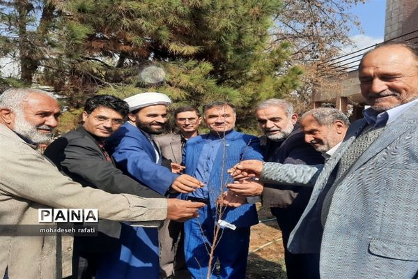 جلسه هم‌اندیشی پیشکسوتان( عهد ماندگار) در اردوگاه ثامن الحجج