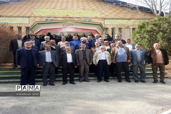 جلسه هم‌اندیشی پیشکسوتان( عهد ماندگار) در اردوگاه ثامن الحجج