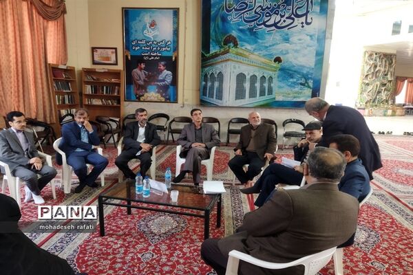 جلسه هم‌اندیشی پیشکسوتان( عهد ماندگار) در اردوگاه ثامن الحجج