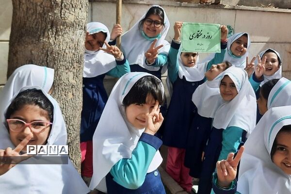 آیین روز درختکاری در مدارس رودهن