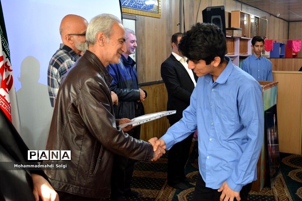 تجلیل از دانش‌آموزان برتر و مقام آور مدرسه شهید کلهر