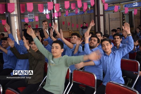 تجلیل از دانش‌آموزان برتر و مقام آور مدرسه شهید کلهر
