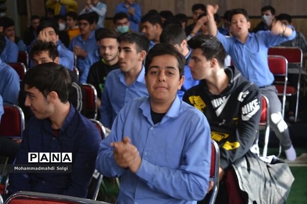 تجلیل از دانش‌آموزان برتر و مقام آور مدرسه شهید کلهر