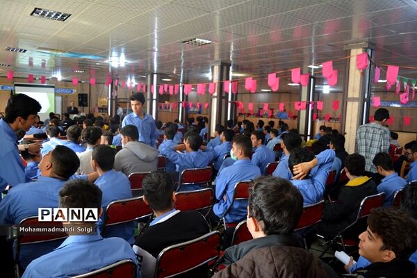 تجلیل از دانش‌آموزان برتر و مقام آور مدرسه شهید کلهر