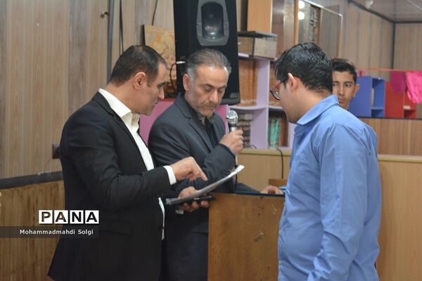 تجلیل از دانش‌آموزان برتر و مقام آور مدرسه شهید کلهر