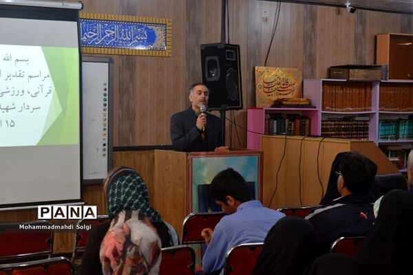 تجلیل از دانش‌آموزان برتر و مقام آور مدرسه شهید کلهر