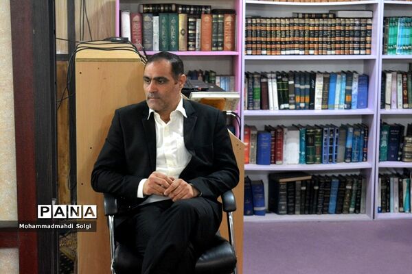 تجلیل از دانش‌آموزان برتر و مقام آور مدرسه شهید کلهر