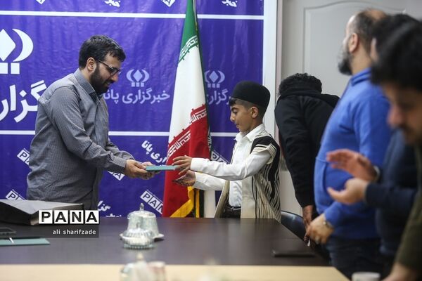 تقدیر مدیرعامل خبرگزاری پانا از فرزین کریمی دانش‌آموز‌ برگزیده جشنواره رسانه‌ای ابوذر