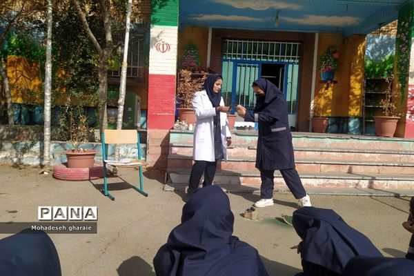 برگزاری کارگاه آموزشی شیمی در دبیرستان نوشین بختیاری بخش جوادآباد