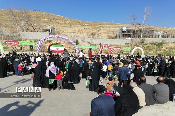 هم خوانی سرودهای زیبای «ذکر جهانی» و «عزیزم حسین2» در بلوار شهید چمران شیراز