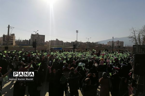 هم خوانی سرودهای زیبای «ذکر جهانی» و «عزیزم حسین2» در بلوار شهید چمران شیراز