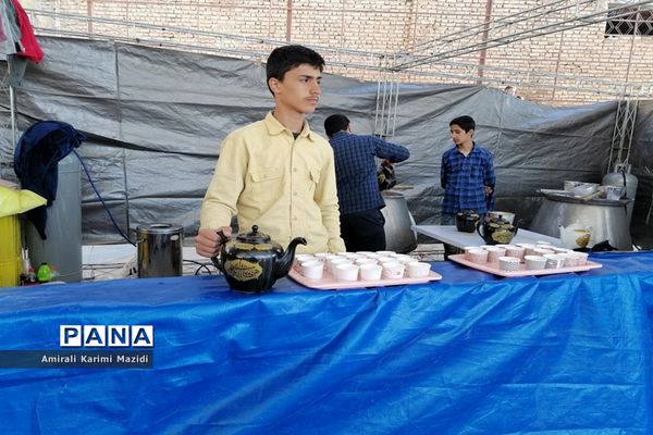 هم خوانی سرودهای زیبای «ذکر جهانی» و «عزیزم حسین2» در بلوار شهید چمران شیراز