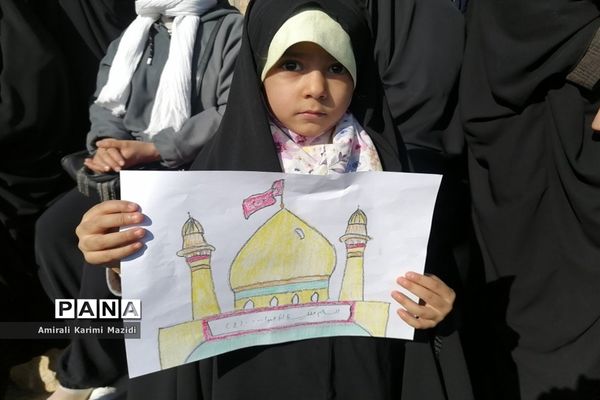 هم خوانی سرودهای زیبای «ذکر جهانی» و «عزیزم حسین2» در بلوار شهید چمران شیراز