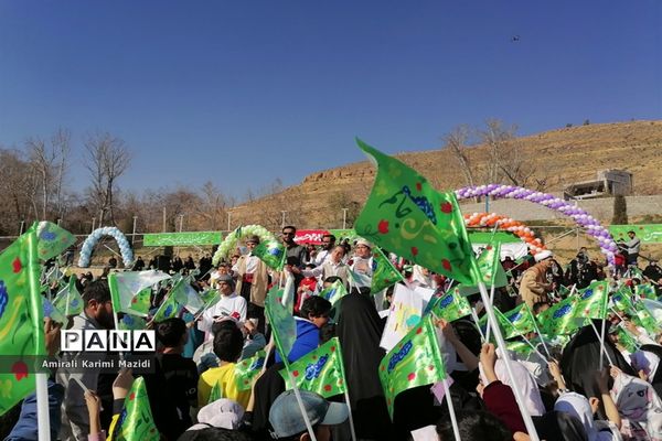 هم خوانی سرودهای زیبای «ذکر جهانی» و «عزیزم حسین2» در بلوار شهید چمران شیراز