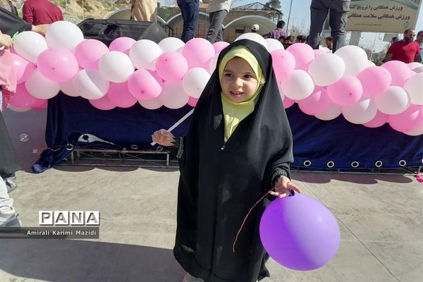 هم خوانی سرودهای زیبای «ذکر جهانی» و «عزیزم حسین2» در بلوار شهید چمران شیراز