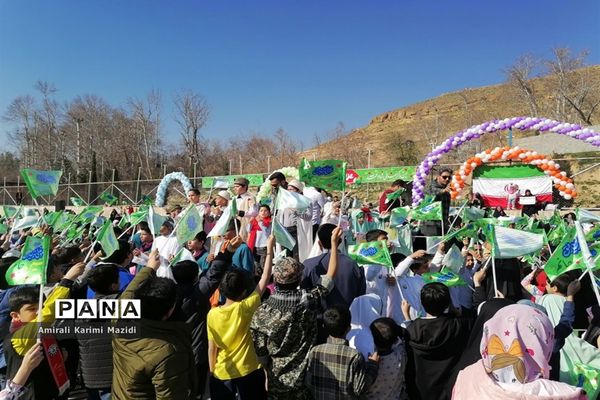 هم خوانی سرودهای زیبای «ذکر جهانی» و «عزیزم حسین2» در بلوار شهید چمران شیراز