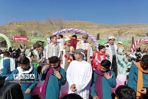 هم خوانی سرودهای زیبای «ذکر جهانی» و «عزیزم حسین2» در بلوار شهید چمران شیراز