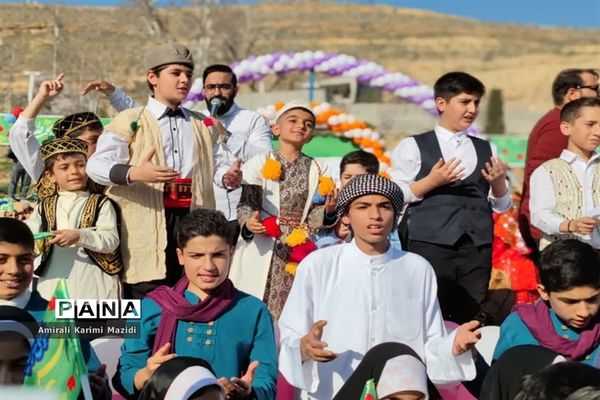 هم خوانی سرودهای زیبای «ذکر جهانی» و «عزیزم حسین2» در بلوار شهید چمران شیراز