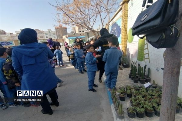 بازارچه گل و گیاه مدرسه حضرت مهدی پاکدشت