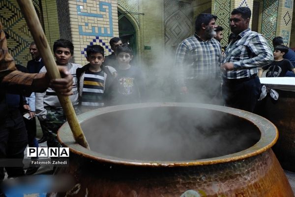 آیین پخت سمنو در مسجدحضرت  رقیه(س) ناحیه 3 شیراز