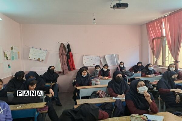جلسه آموزشی طرح دادرس در دبیرستان سیزده آبان ناحیه یک کرج