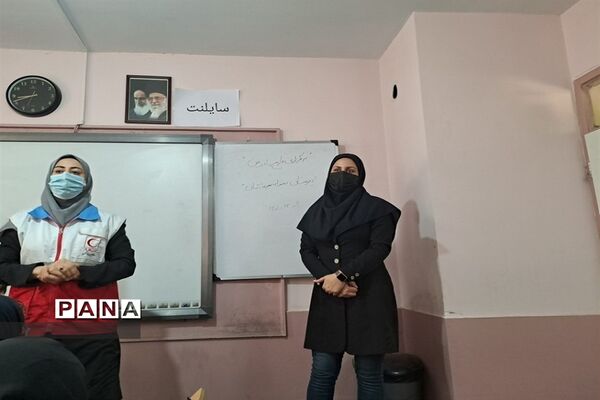 جلسه آموزشی طرح دادرس در دبیرستان سیزده آبان ناحیه یک کرج