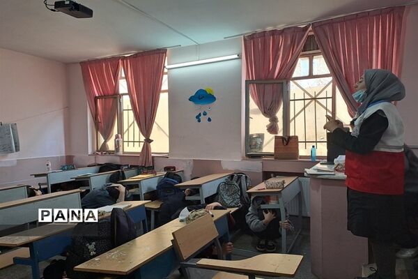 جلسه آموزشی طرح دادرس در دبیرستان سیزده آبان ناحیه یک کرج