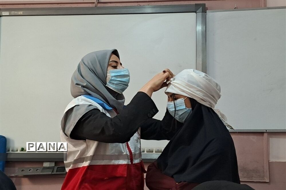 جلسه آموزشی طرح دادرس در دبیرستان سیزده آبان ناحیه یک کرج