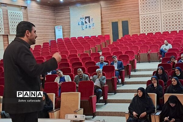 برگزاری کارگاه آموزشی ارتباط  با دانش‌آموزان  ویژه مربیان پرورشی در آموزش و پرورش رودهن