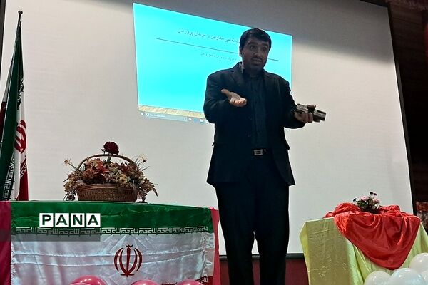 برگزاری کارگاه آموزشی ارتباط  با دانش‌آموزان  ویژه مربیان پرورشی در آموزش و پرورش رودهن