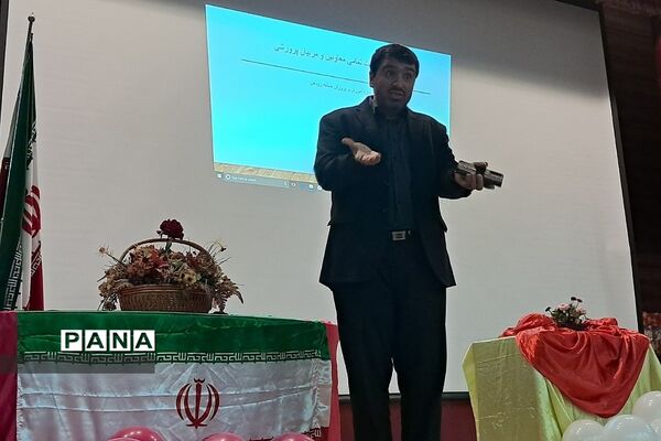 برگزاری کارگاه آموزشی ارتباط  با دانش‌آموزان  ویژه مربیان پرورشی در آموزش و پرورش رودهن