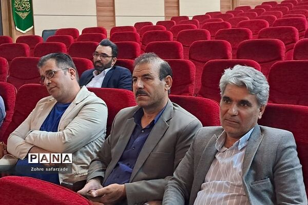 برگزاری کارگاه آموزشی ارتباط  با دانش‌آموزان  ویژه مربیان پرورشی در آموزش و پرورش رودهن