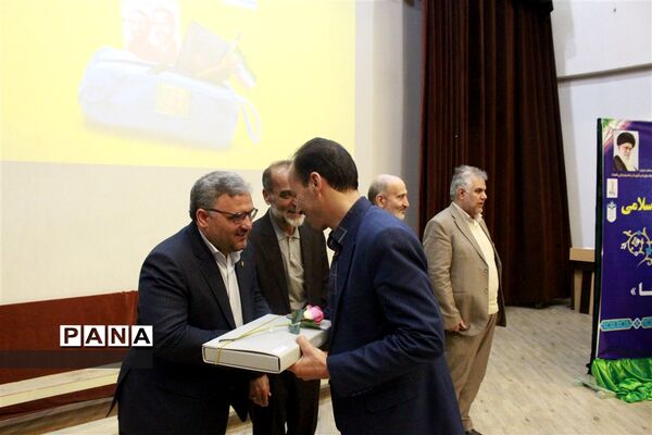 مراسم تجلیل از مربیان پرورشی استان زنجان