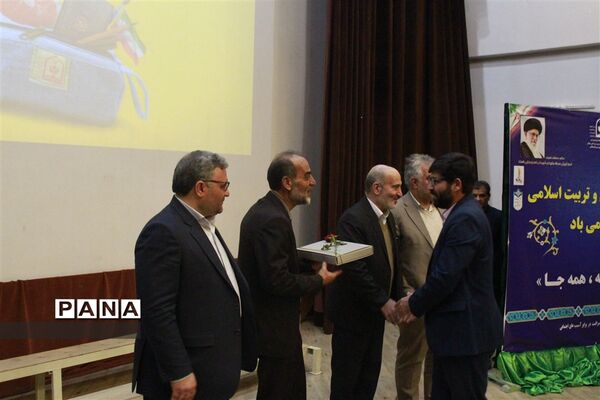 مراسم تجلیل از مربیان پرورشی استان زنجان
